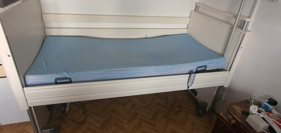 bolniska negovalna postelja malo rabljena lahko z tv jem