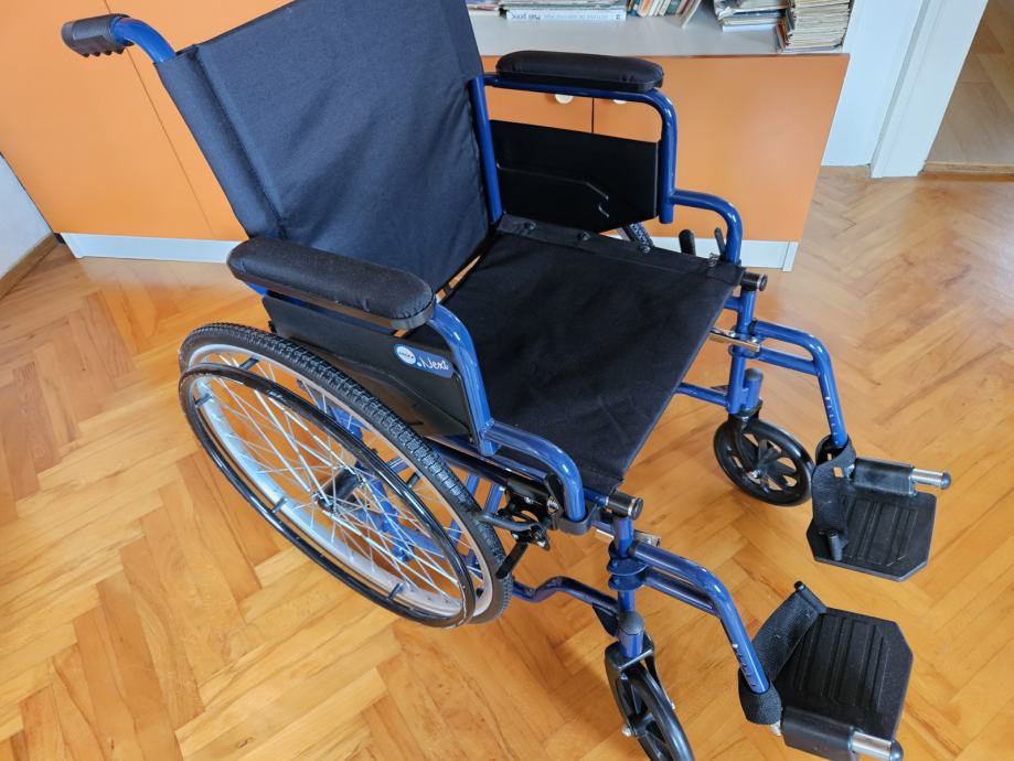 Kakovosten invalidski voziček