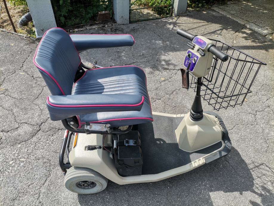 TRIUMPH električni voziček za starejše