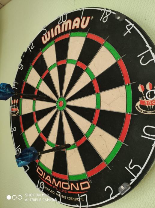 Set Fléchettes Professionnel WINMAU - Cible Bristle Diamond Plus - Armoire Noire - Ligne Oche Officielle