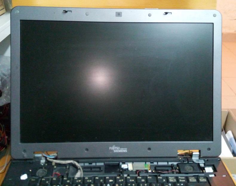 Zaslon ekran za Fujitsu Siemens Esprimo V5545 in ostali deli