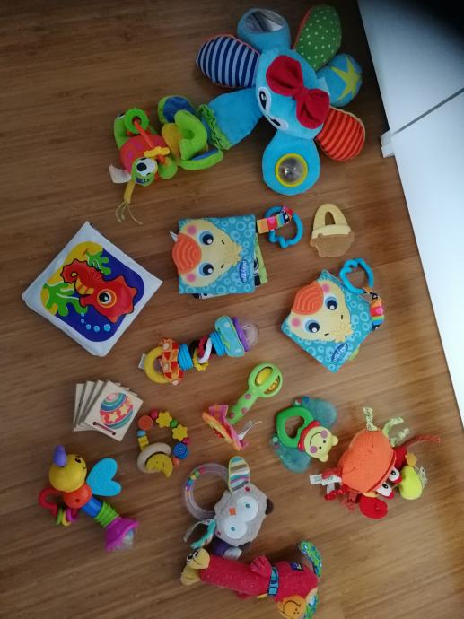 Različne igrače za dojenčke