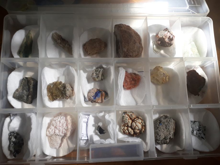 Škatla mineralov (1) - 19 kosov