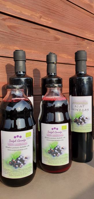 Aronija -naravni sok z eko nasada in kis od aronije