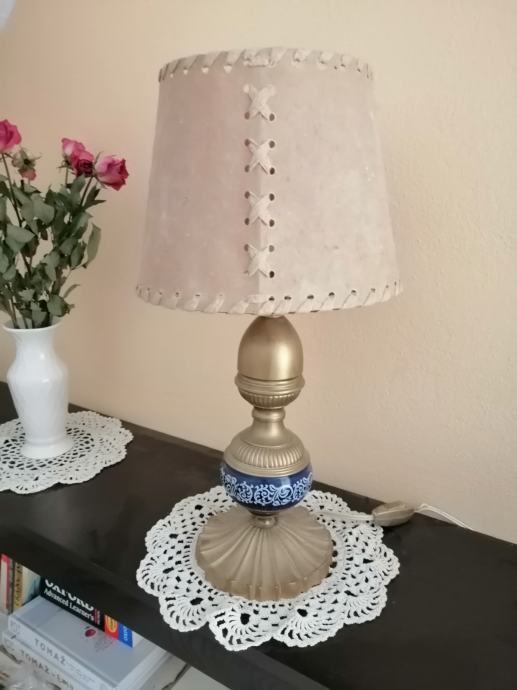 Stara namizna svetilka