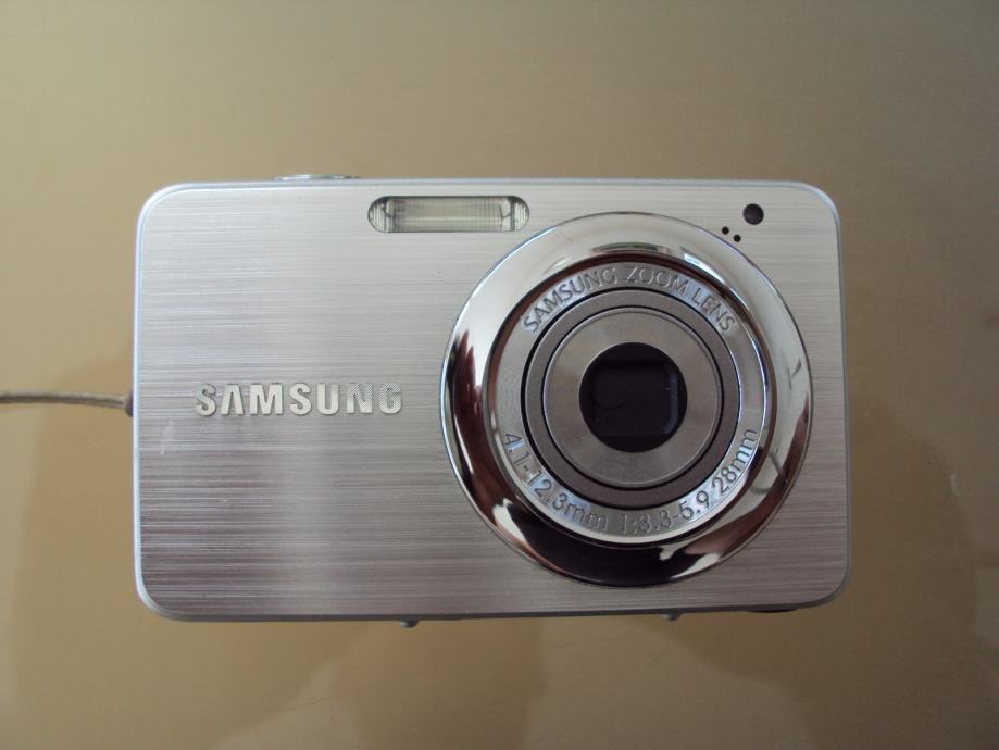Samsung digitalni fotoaparat ST30