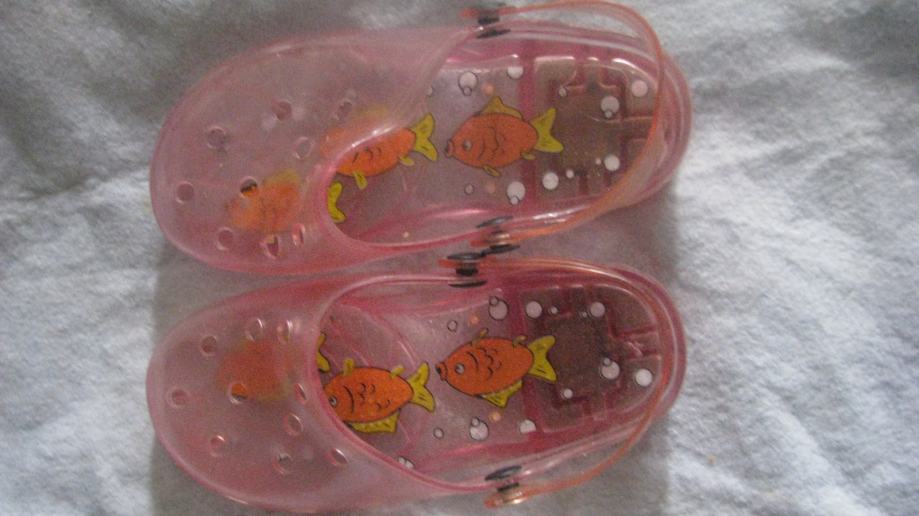 Dekliški sandali za v vodo z motivom ribic, st 32