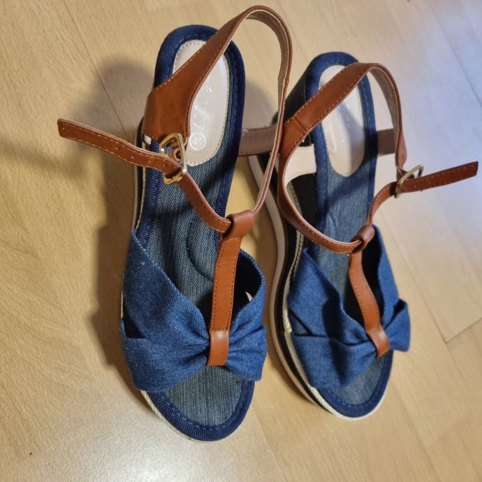 Sandali s polno peto modre barve