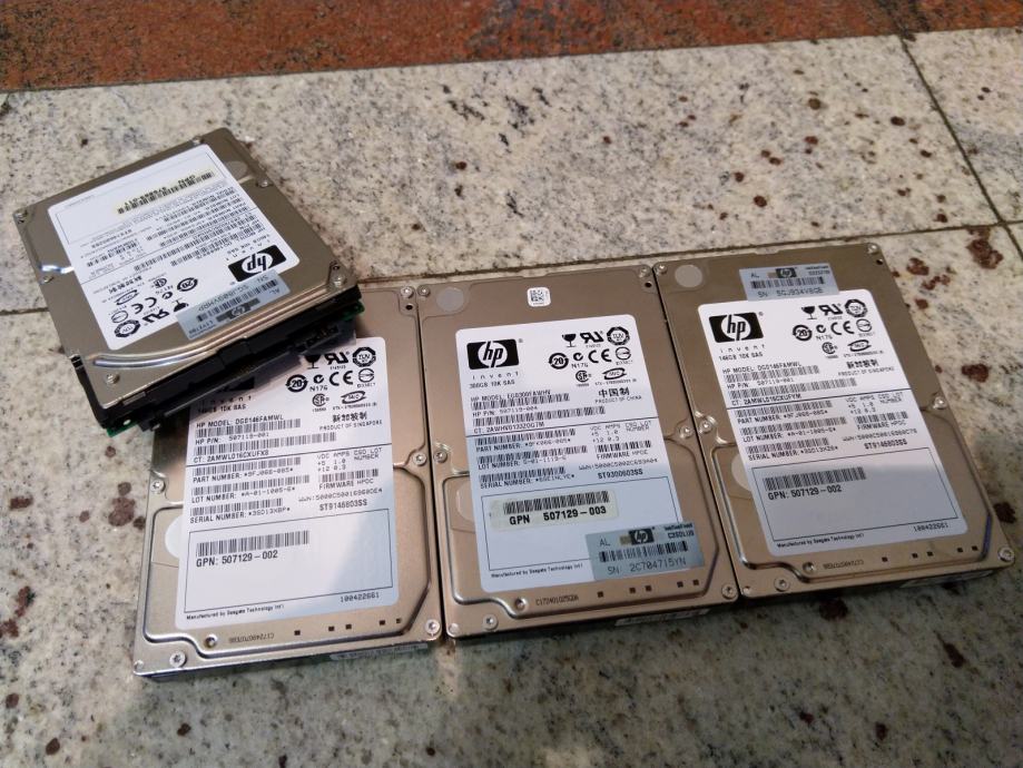4 kosi SAS trdih diskov za HP streznike