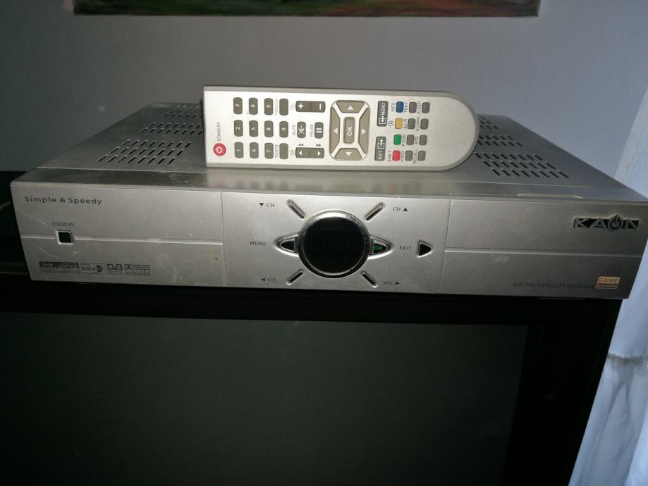 DVB-S satelitski sprejemnik s parabolo in dvema glavama
