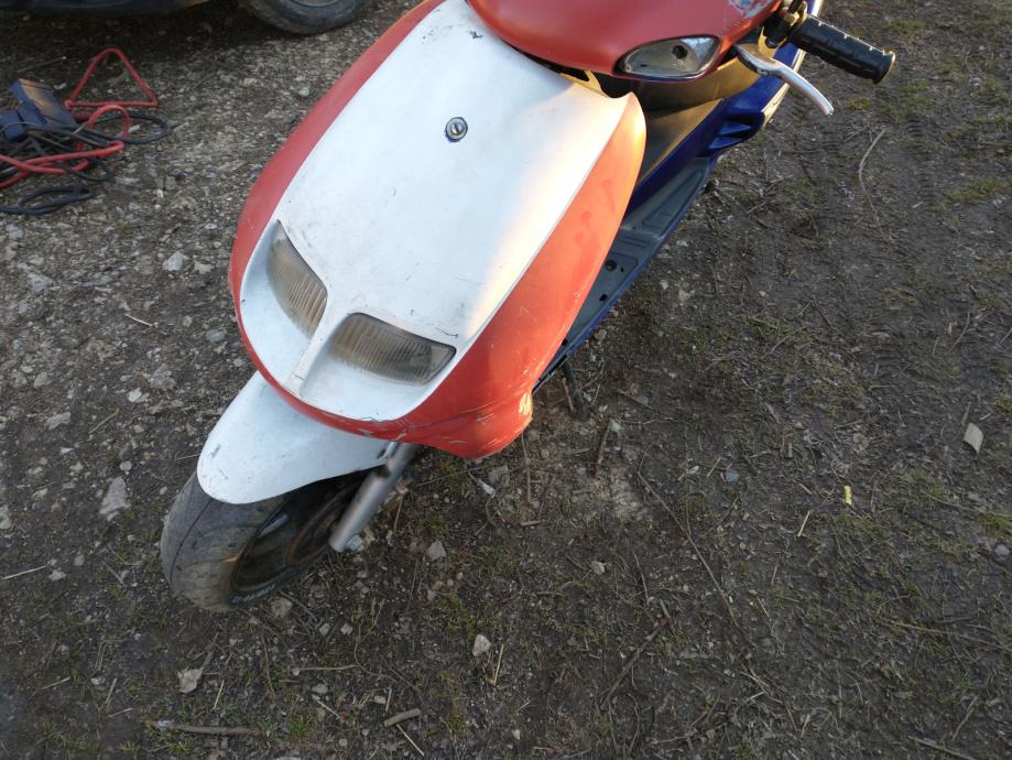 Sym skuter deli po delih rezervni deli 50 cm3, 2006 l.