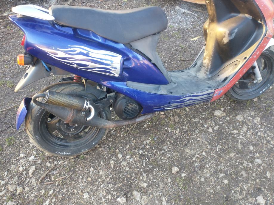 Sym skuter deli po delih rezervni deli 50 cm3, 2006 l.