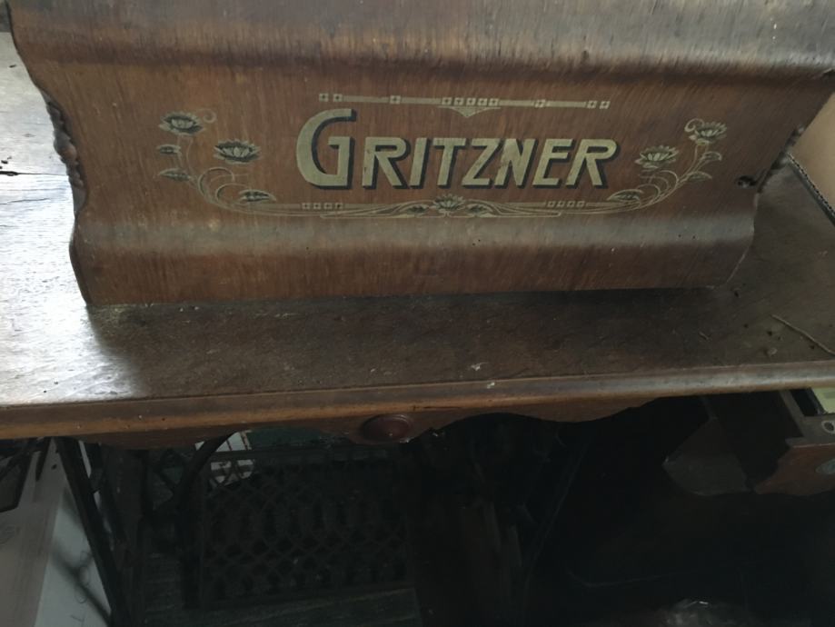 Šivalni stroj znamke Gritzman in bagat