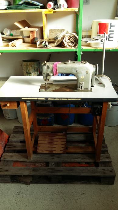 Šivalni stroj za šivanje debelejsih materialov