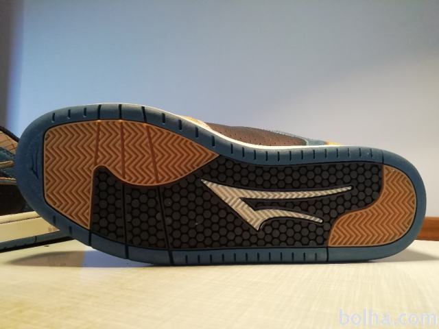lakai kost one