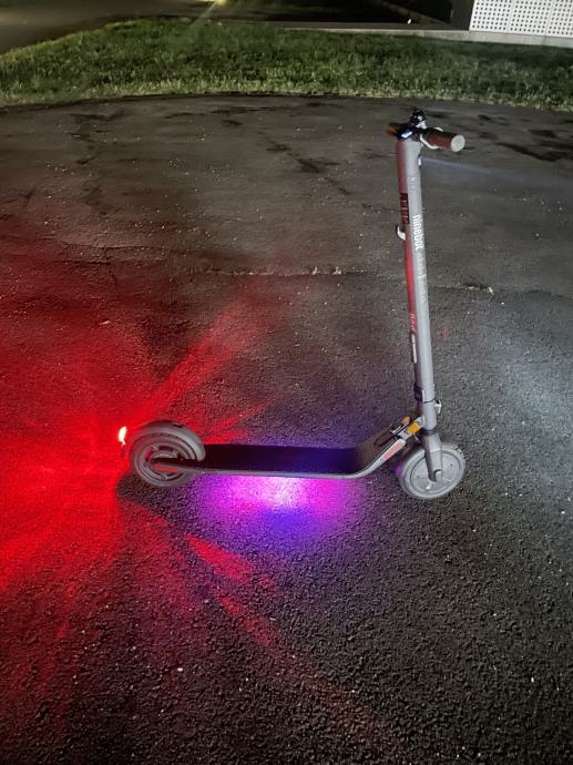 Električni skiro Ninebot KickScooter E25E