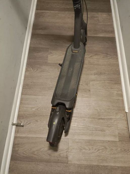 Parafango posteriore per scooter elettrico e gancio per