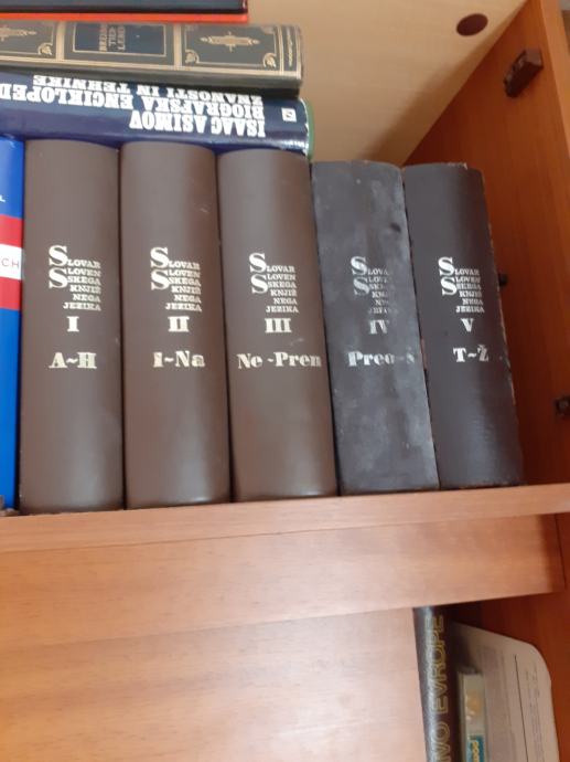 Ugodno prodam Slovar slovenskega knjižnega jezika - vse knjige.