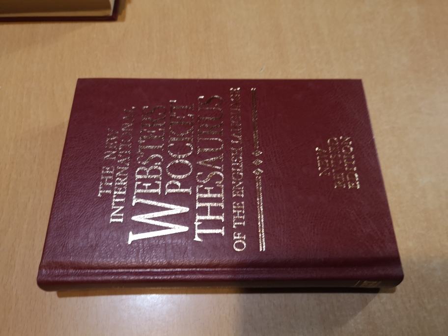 Webster's pocket thesaurus of the English language - Sinonimi