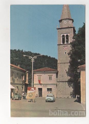 SEŽANA 1967 - Stara avtomobila pred Cerkvijo