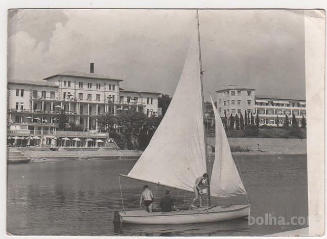 VALDOLTRA 1960 - Jadrnica pred zdraviliščem