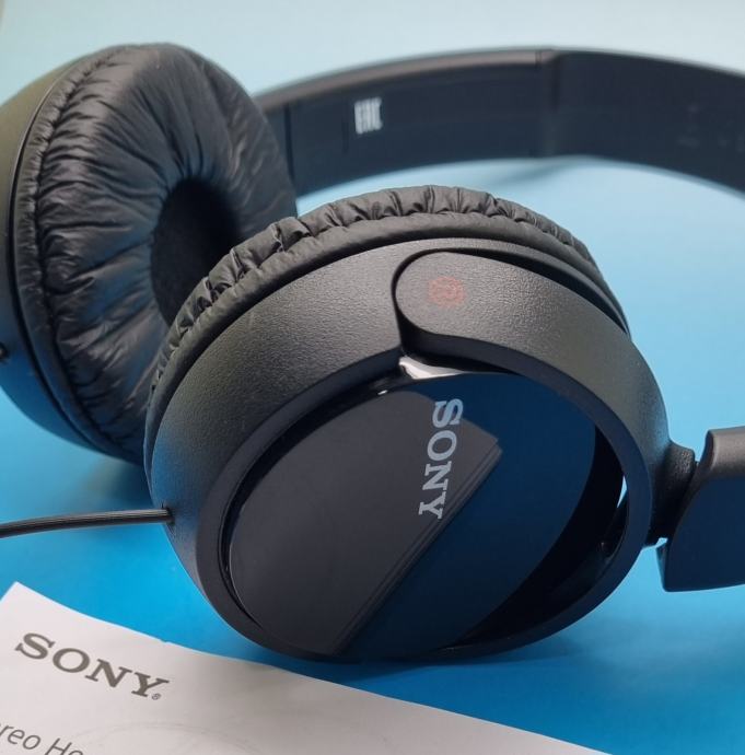 Slušalke na kabel Sony MDR-ZX110AP, zložljive, črne, on ear
