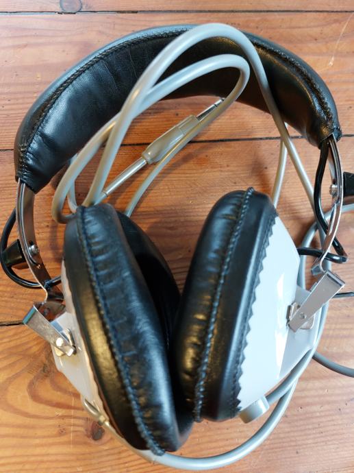 Slušalke Monarch es-500m, z vso originalno embalažo