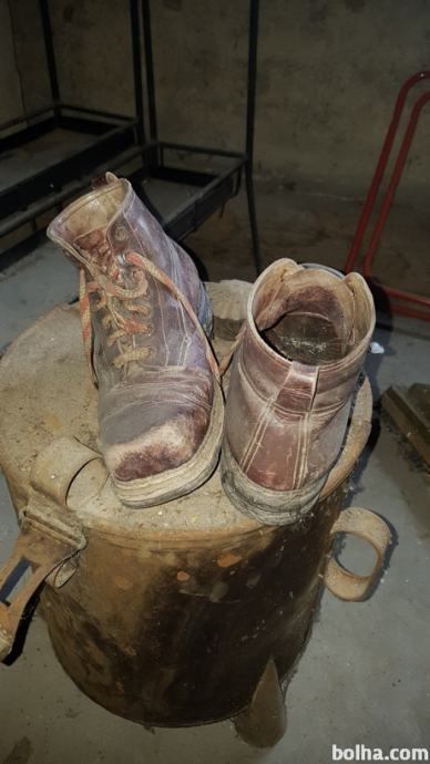 Stari smučarski čevlji, pancerji