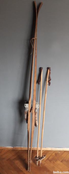 Starinske smuči z bambus palicama