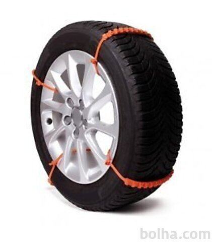 Plastične vezice za boljši oprijem avtomobilskih pnevmatik v snegu...
