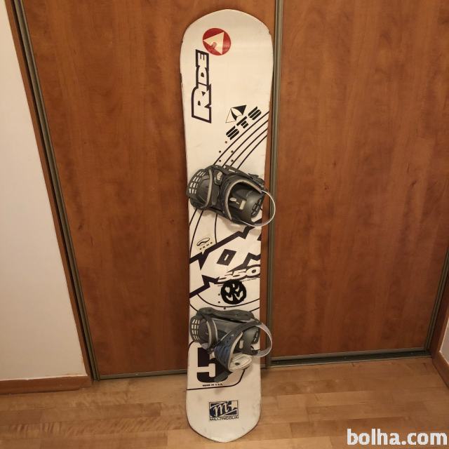 Snowboard RIDE za prosti slog (151 cm) z vezmi
