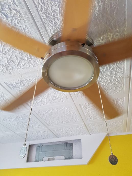 Stropni ventilator + Luč