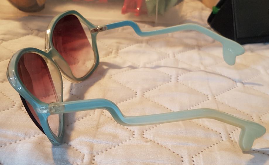Številna sončna očala (tudi nova) in rabljeni okvirji že od 10 eur