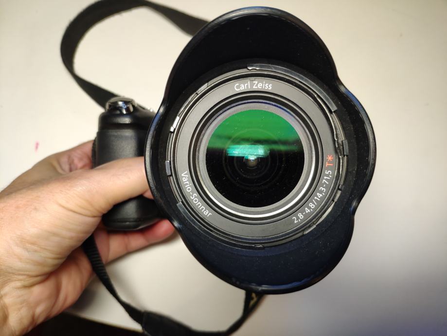 Sony DSC R1 digitalni fotoaparat, 10.3 Megapixels in CMOS senzor