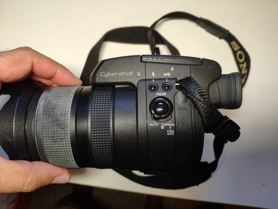 Sony DSC R1 digitalni fotoaparat, 10.3 Megapixels in CMOS senzor