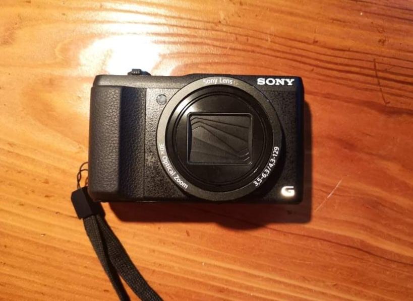Prodam fotoaparat Sony HX60