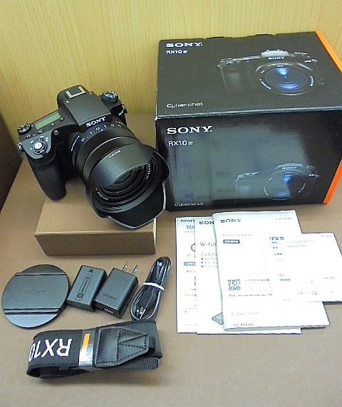 Sony fotoaparat DSC-RX10M4 (24–600mm objektiv z zaslonko F2,4–4)