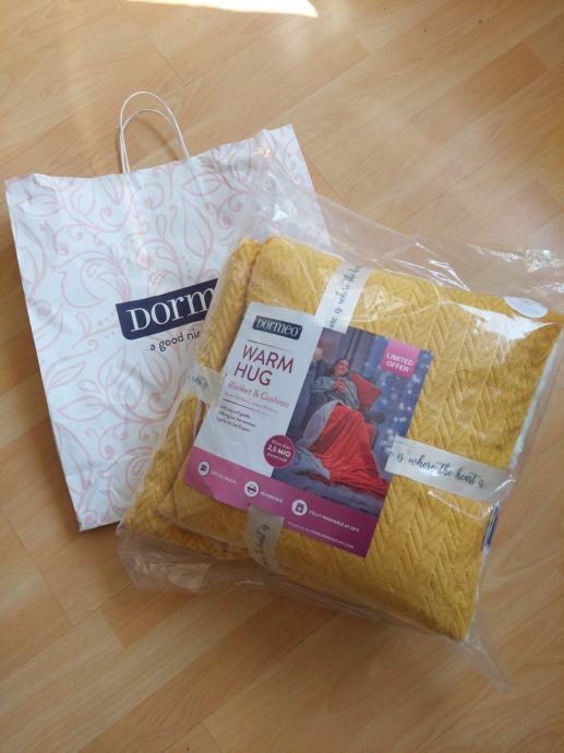 Dormeo Warm Hug (Blanket & Cushion)