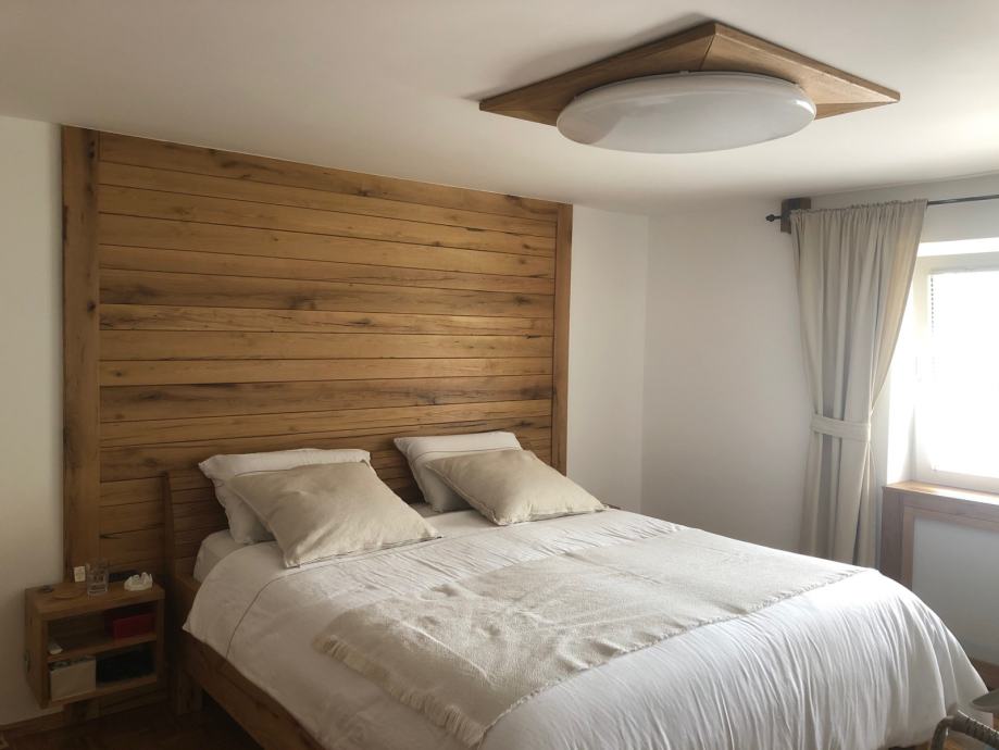 Masivna spalnica Masivna postelja hrast spalnica hrast lesena obloga