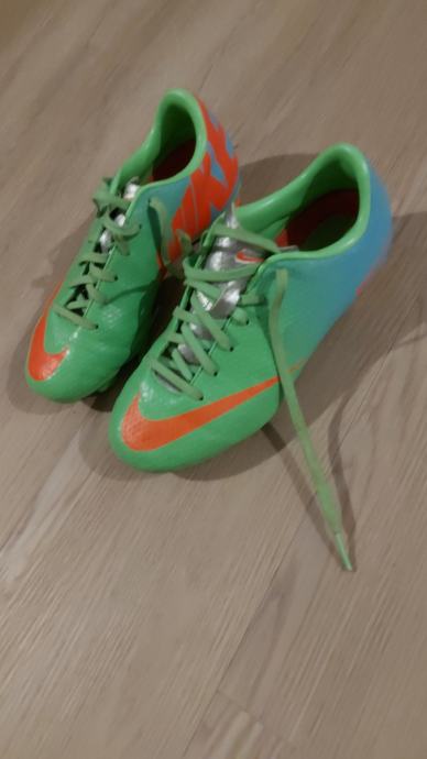 Nike nogometni čevlji-št.34