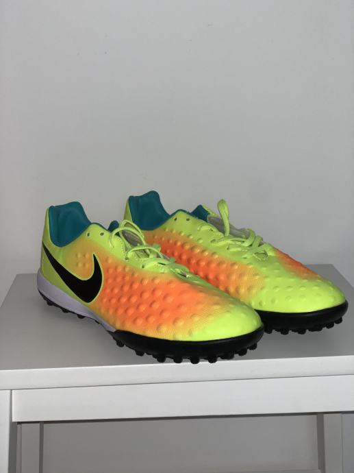 Nike nogometni čevlji za umetno travo št.41