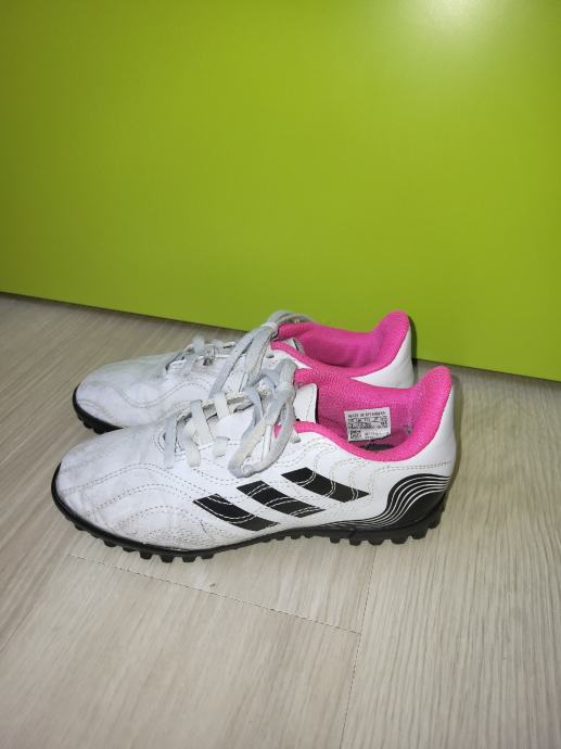Nogometni čevlji Adidas za umetno travo 32