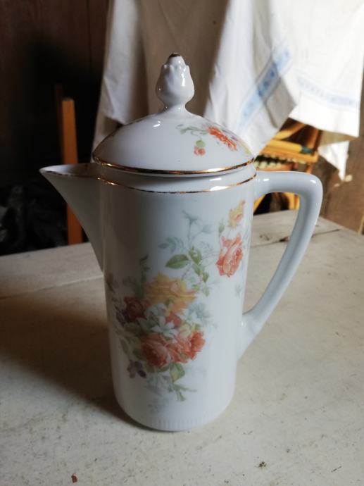 Porcelanasti čajnik