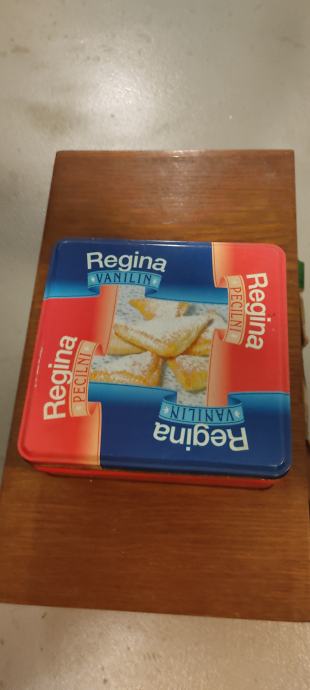 Retro kovinska škatla, Regina