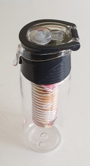 Steklenica – plastenka z dozirnikom in pokrovom na zaklepanje – novo