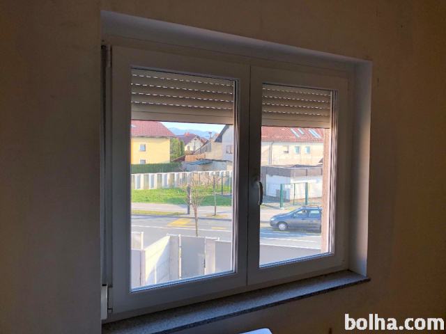 1kom PVC Dvokrilno okno z ROLTEK belo roleto 151x133cm