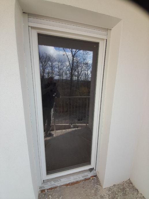 Neuporabljena okna in vhodna PVC vrata