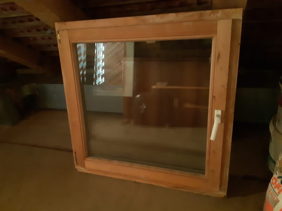 Prodam leseno okno