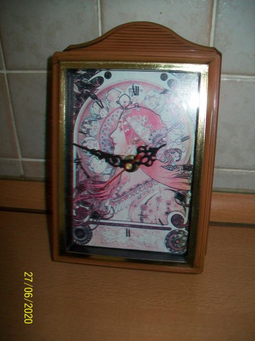 Stenska ura - obešalnik in omarica za ključe