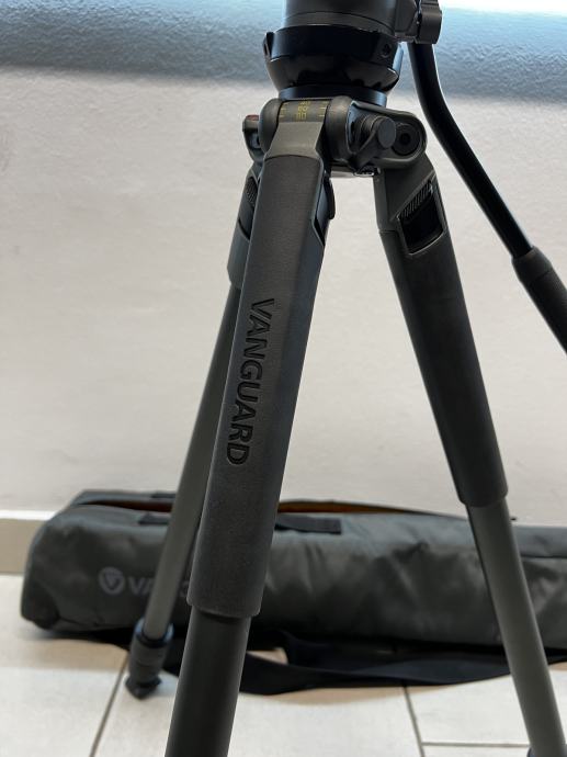 Vanguard Tripod za kamero